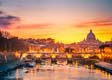 La cupola di San Pietro vista dal Tevere